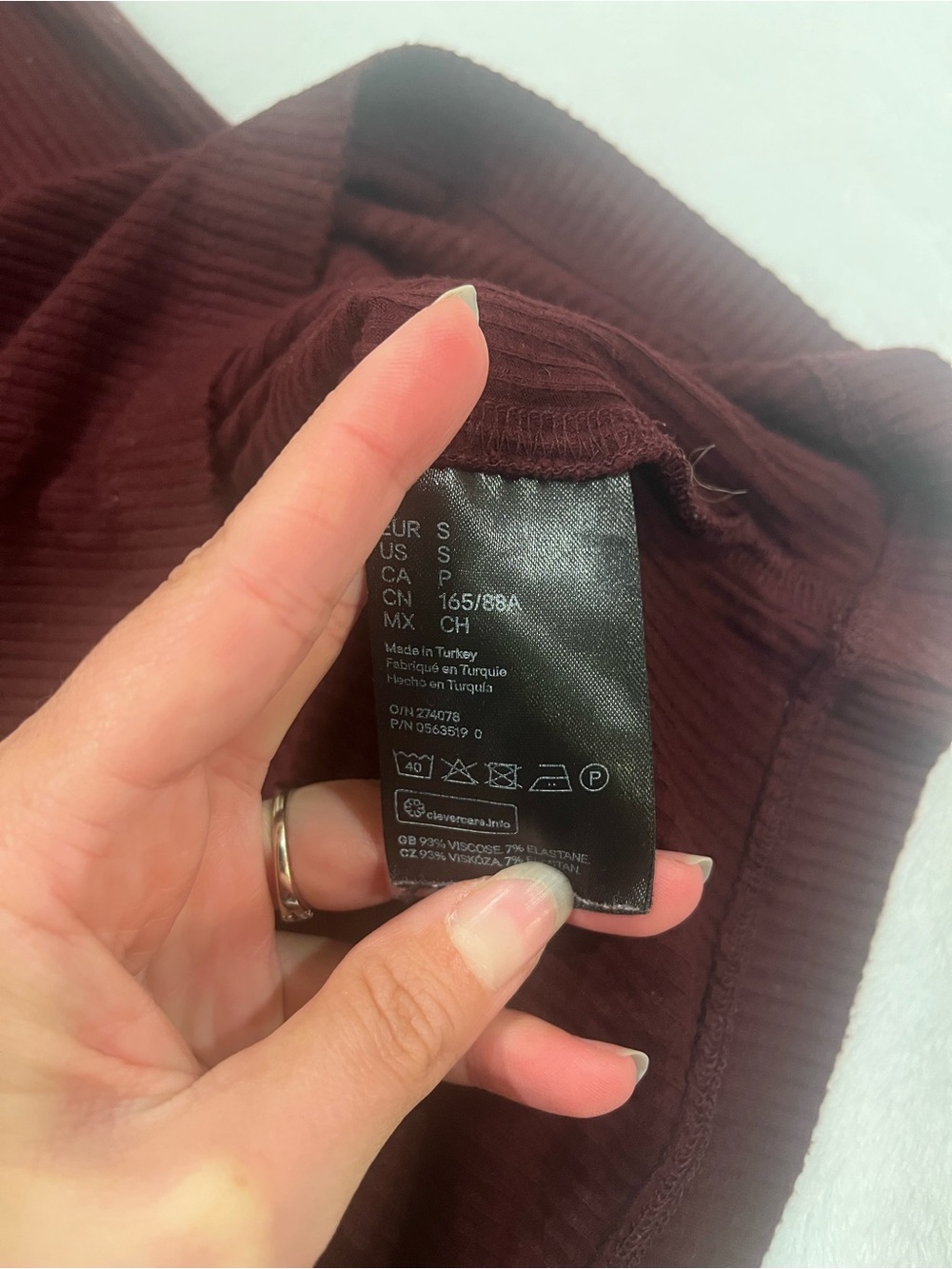 H&M Basics Ribbed Turtleneck Long Sleeve Burgundy Top - Size Small - Picture 6 of 7